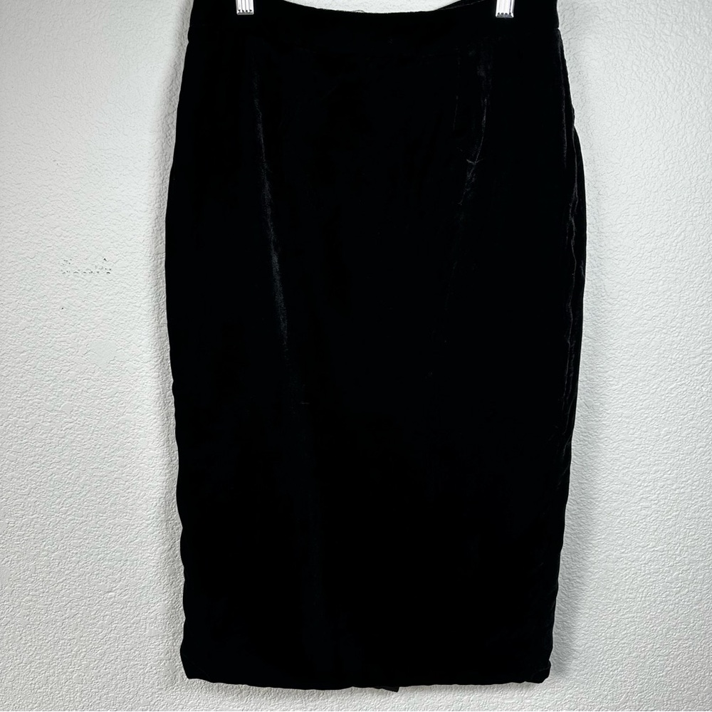 WAYF Black‎ Velvet Midi Pencil Skirt
Size Small